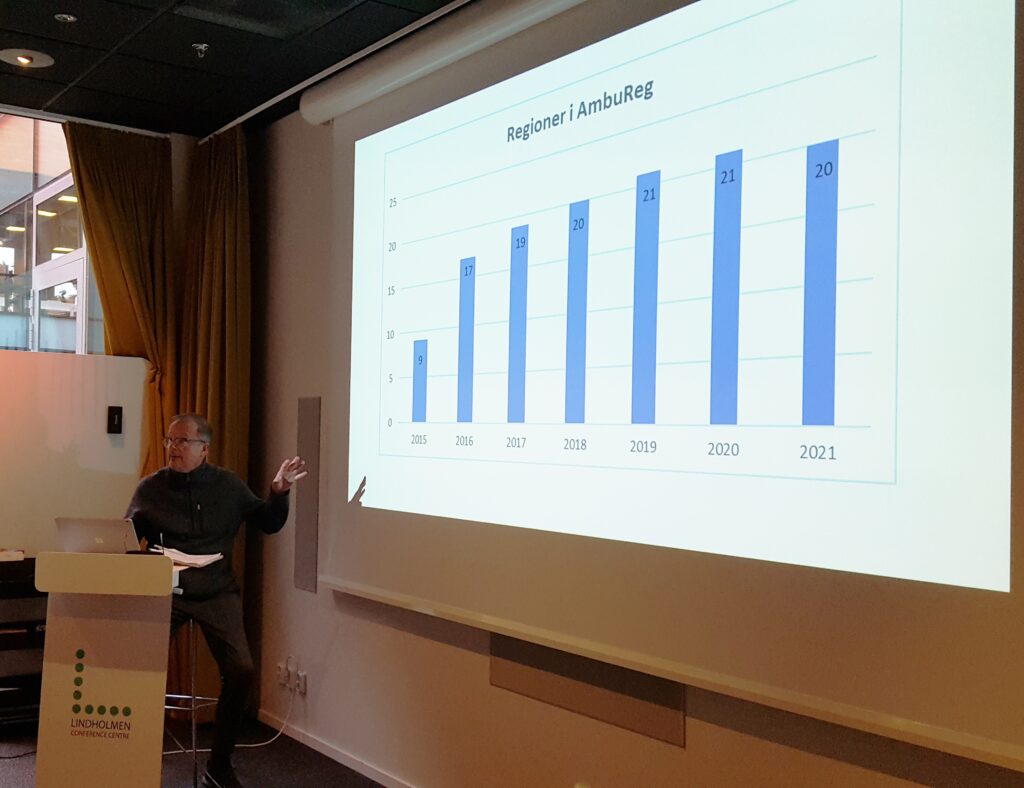 Håkan Klementsson föreläser om Ambulansregistrets täckningsgrad på Ambulansregistrets användardag 2022.