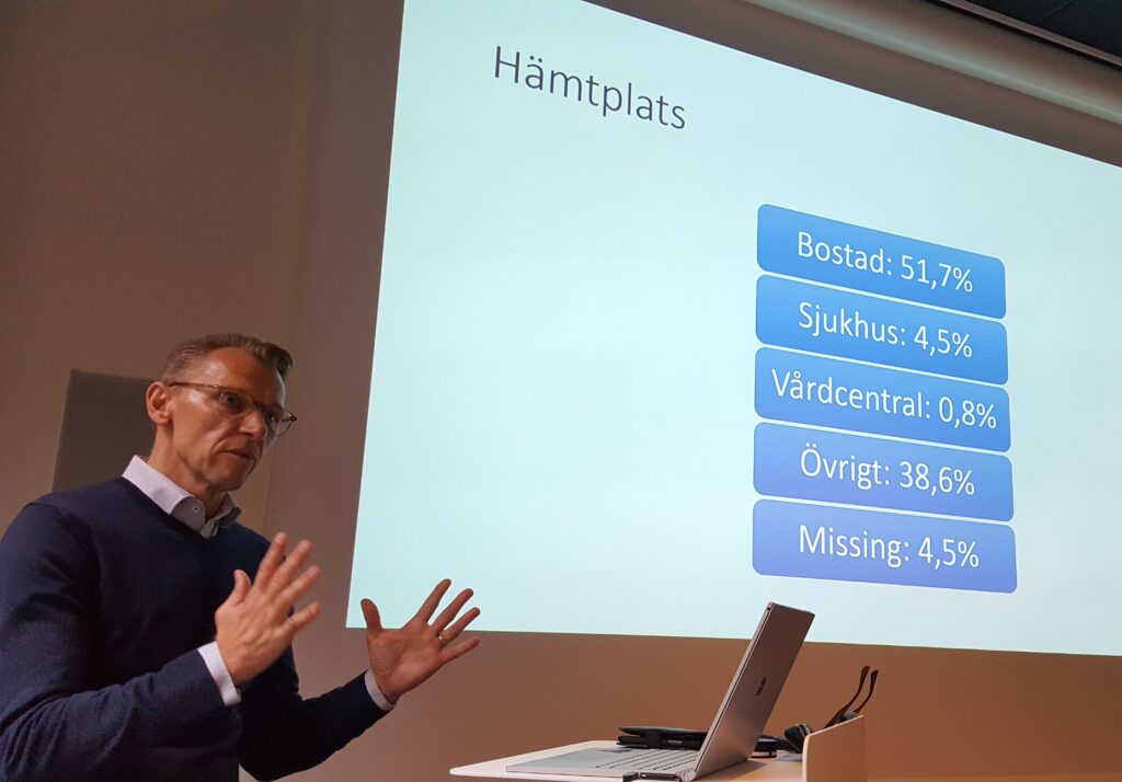 Glenn Larsson föreläser om hämtplatser för ambulanser på Ambulansregistrets användardag 2022.